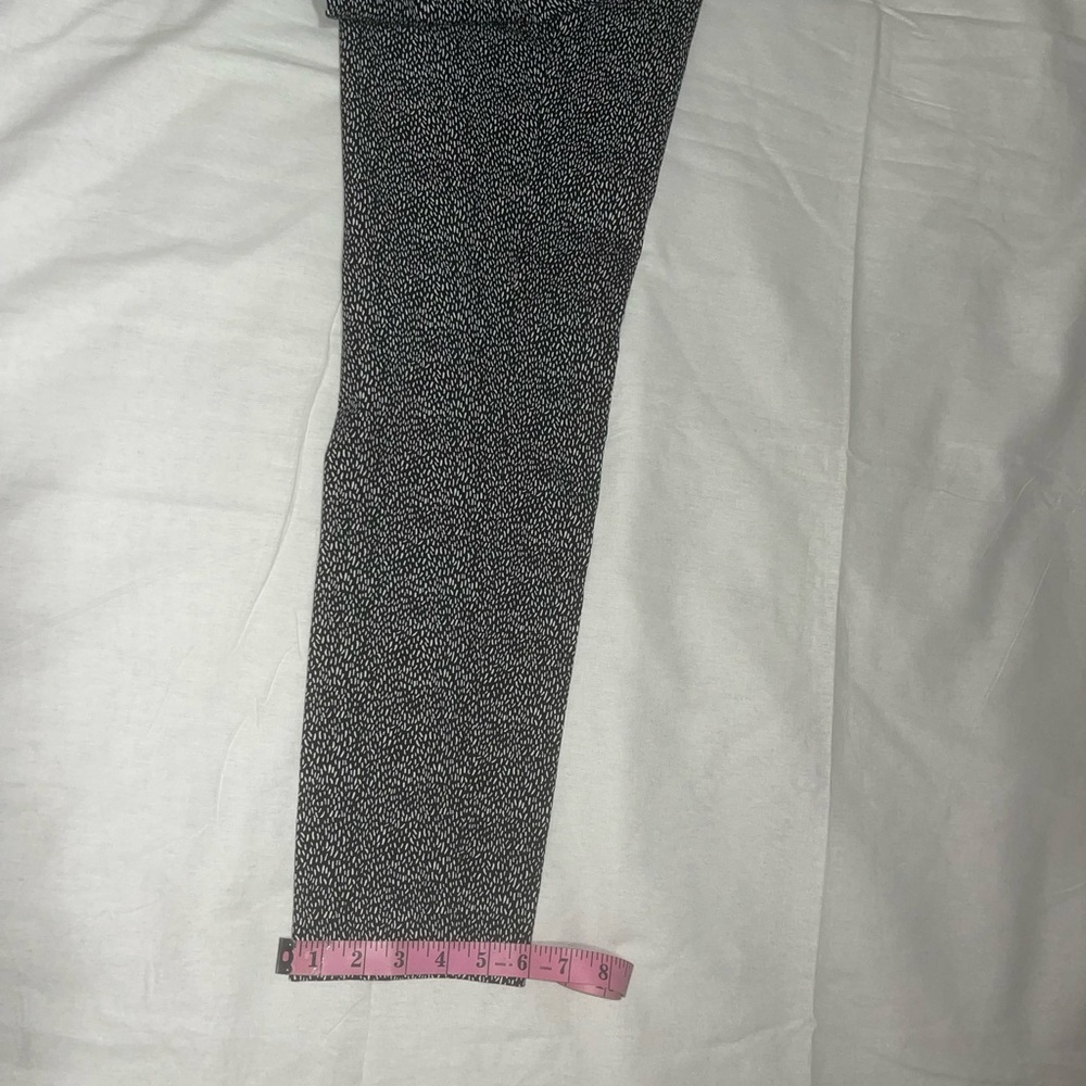 Talbots Black and White Rice Print Chatham Ankle Pants in size 4P - Picture 9 of 9